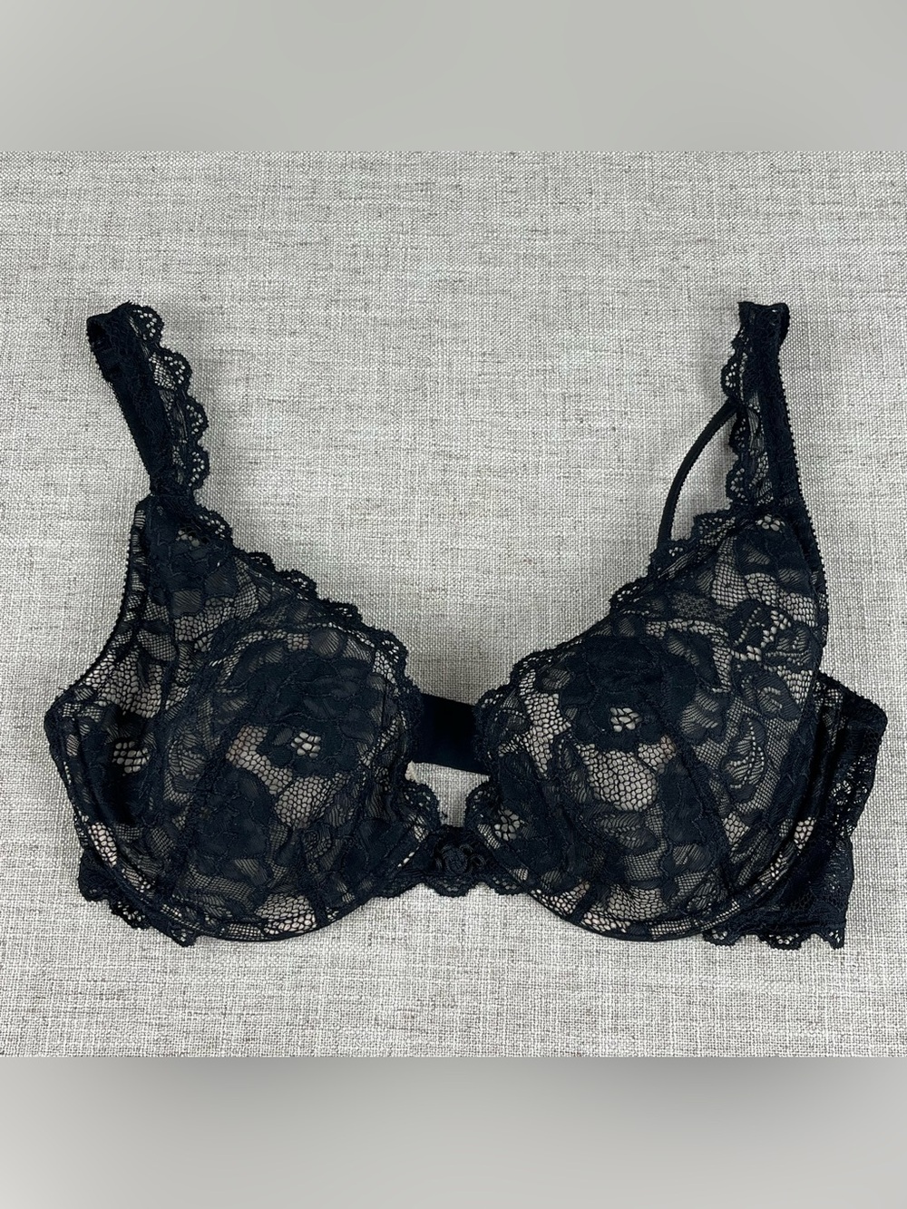Victoria's Secret Very Sexy Plunge Bra 34D Black Lace Nude Lined Cups Roses